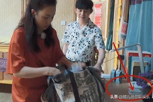 向往：张子枫到底有多受宠？别的房间全是落地扇，唯独她与众不同