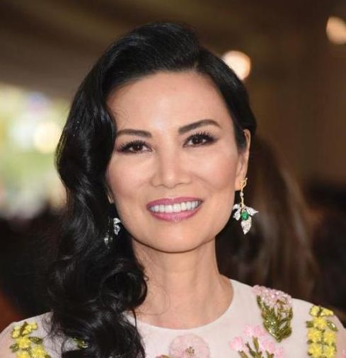 离婚6年仍能分得260亿，从邻家小妹到顶级富豪，