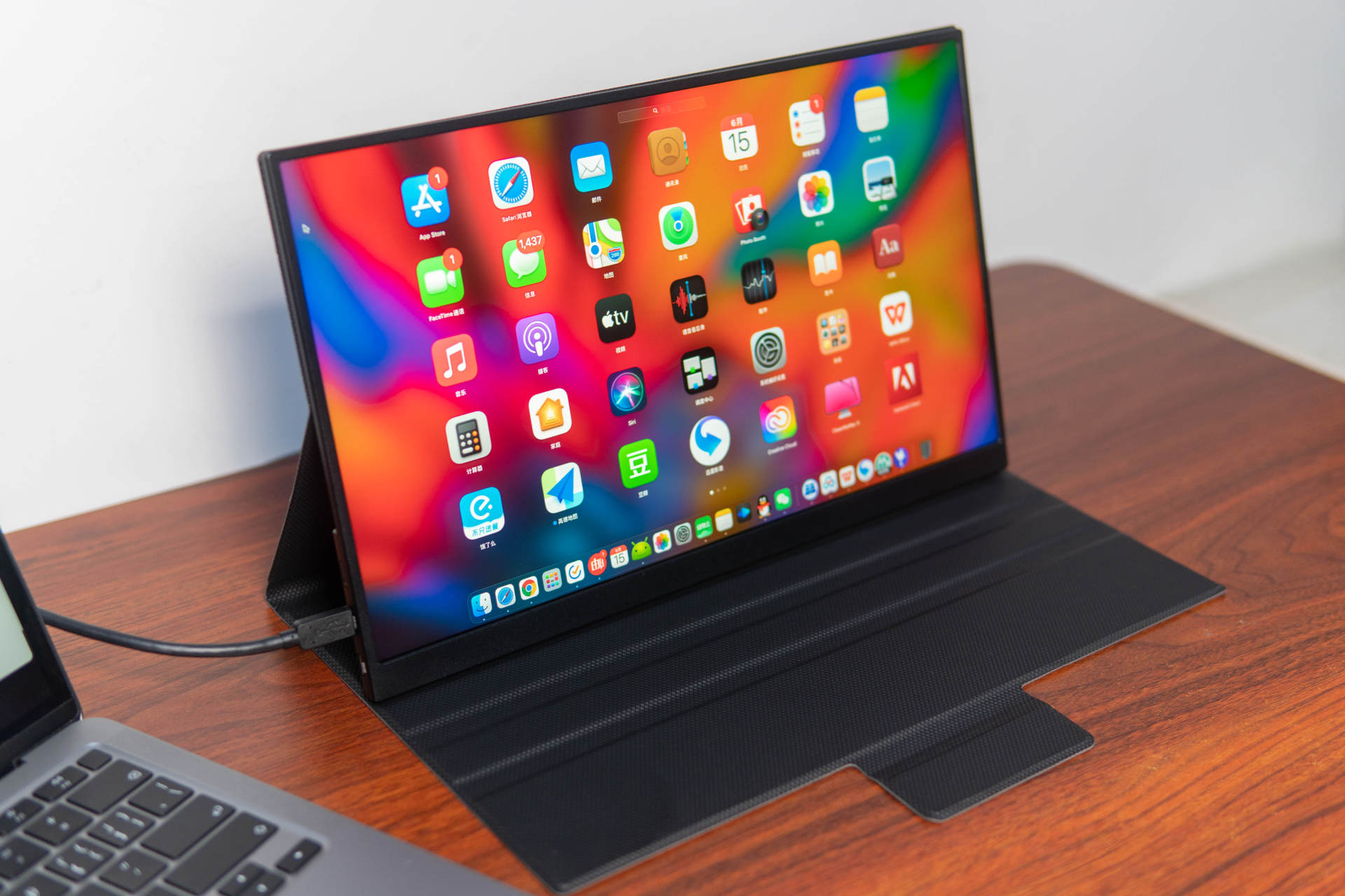 99% P3色域，10bit色深，这真是一块便携显示屏？