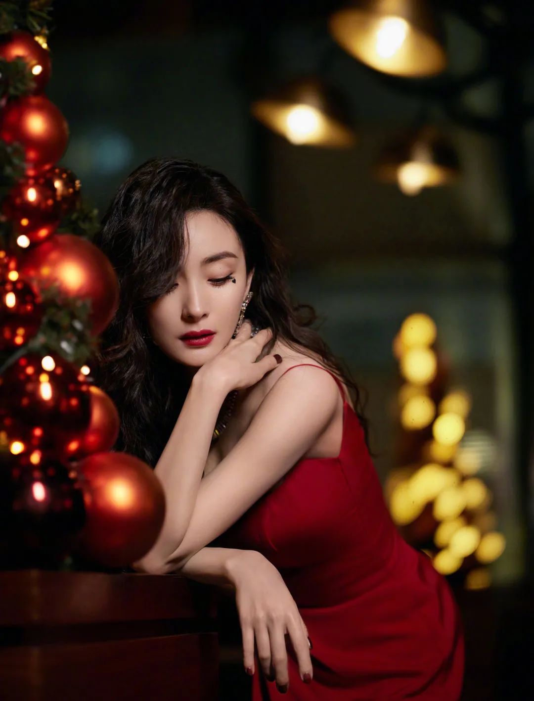 别再“披头散发”了！这4款冬季发型才够美够撩