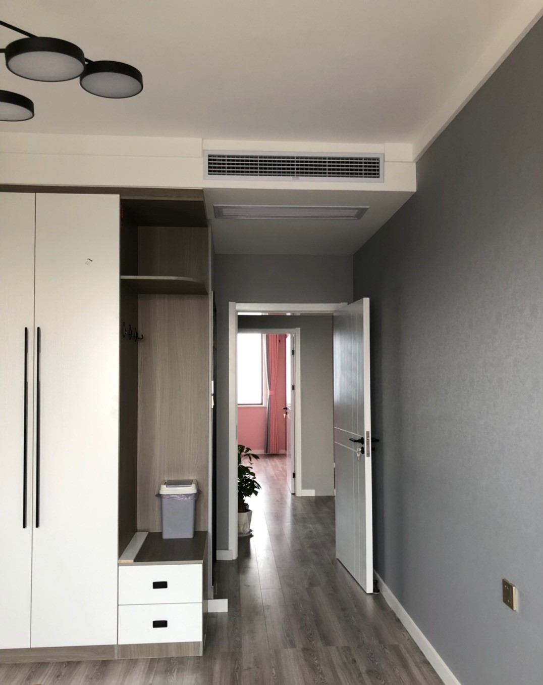 105平米简约新房完工，全屋装修费花了23万，朋友都说不值