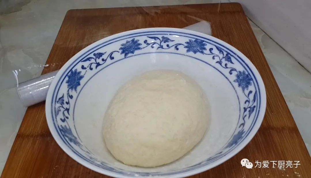 烙千層餅時，切記不要放小蔥，教你一招柔軟勁道，吃著真過癮