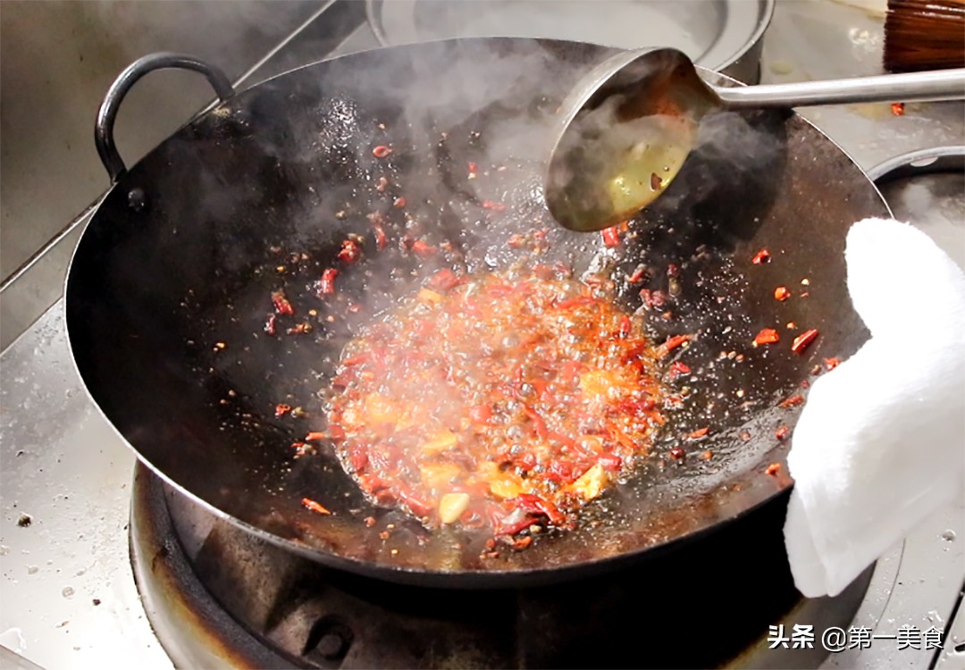 麻辣香锅怎么做才好吃 学会这个技巧 色泽鲜艳好吃