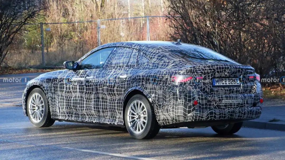 今年宝马推出X8在内多款重磅车型，大多都是针对奔驰而来