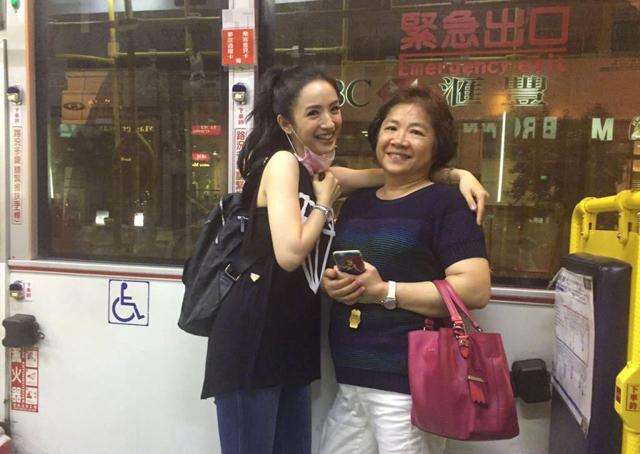 5岁被父抛弃，16岁开始赚钱，20岁还清500万债务，