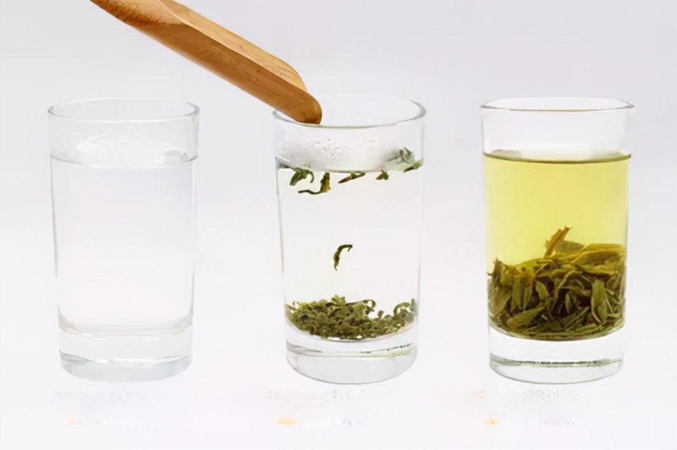 泡綠茶，別總是先放茶葉再倒水！想要茶香味好，請(qǐng)牢記這個(gè)順口溜