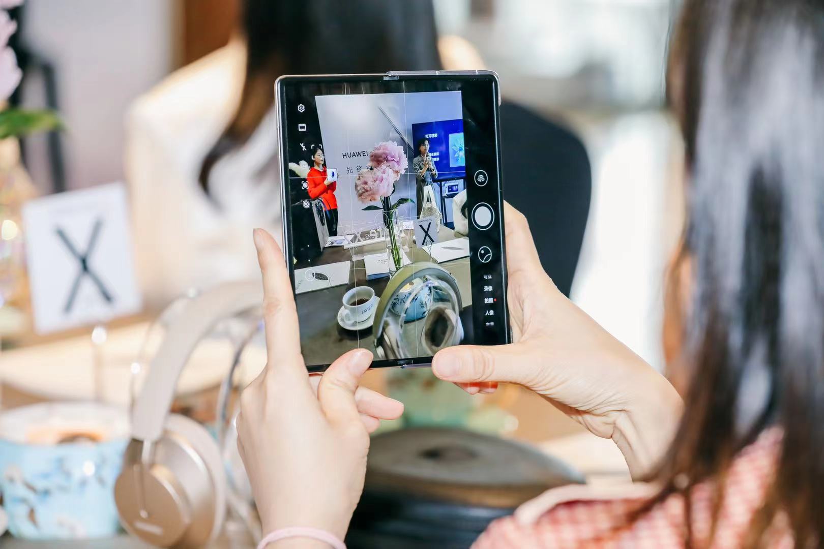 HUAWEI Mate X2先锋探享日落地重庆嘉陵江畔文化客厅