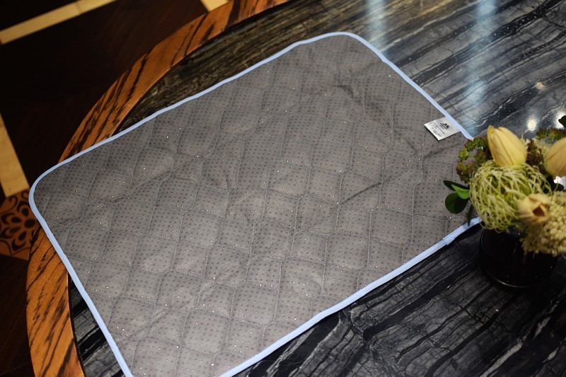 给宠物四季的清爽 酋抱抱冰感清凉宠物薄垫