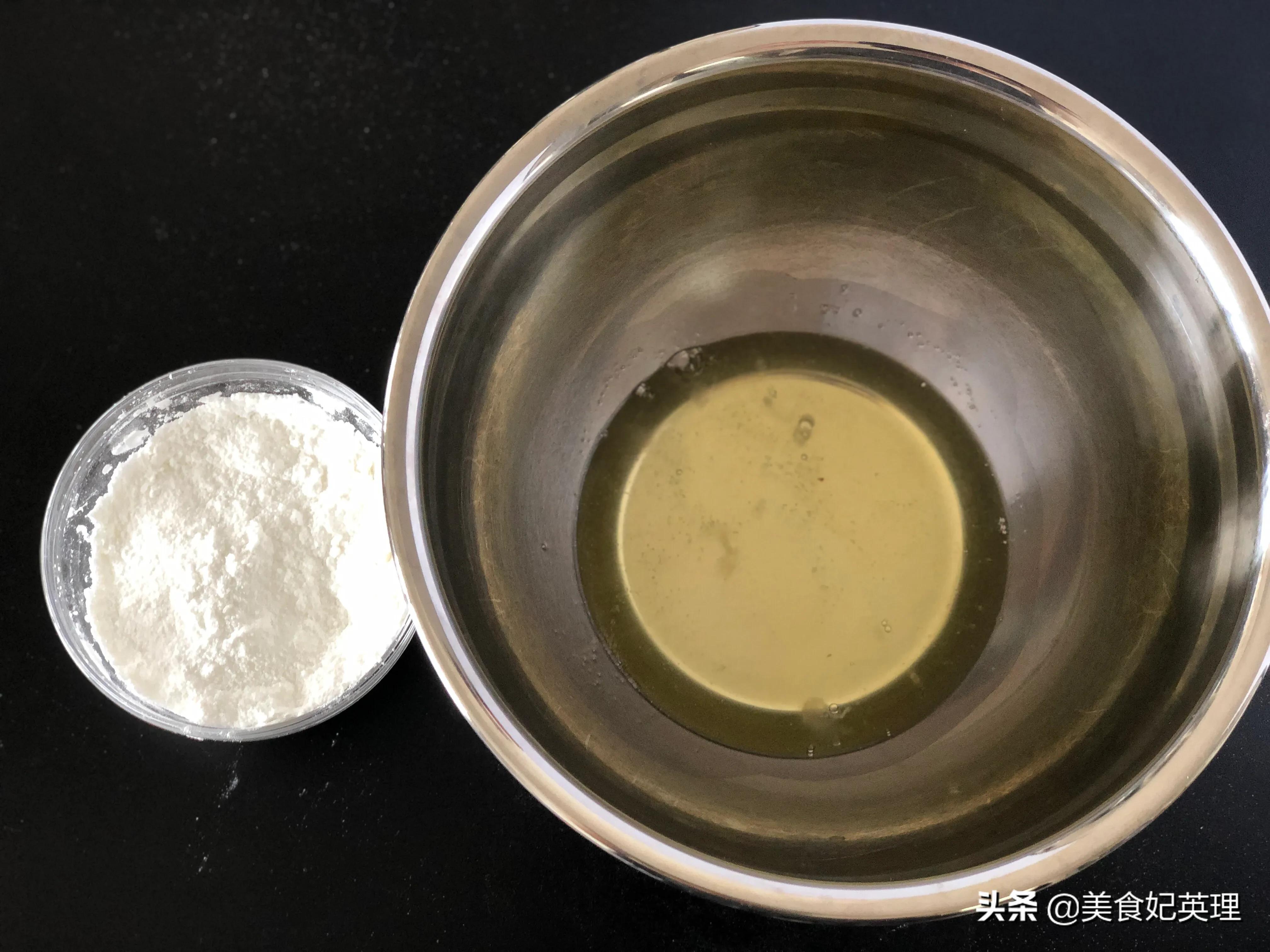 用蛋清做小零食简直太香了，两个蛋清做一堆！入口即化宝宝超喜欢