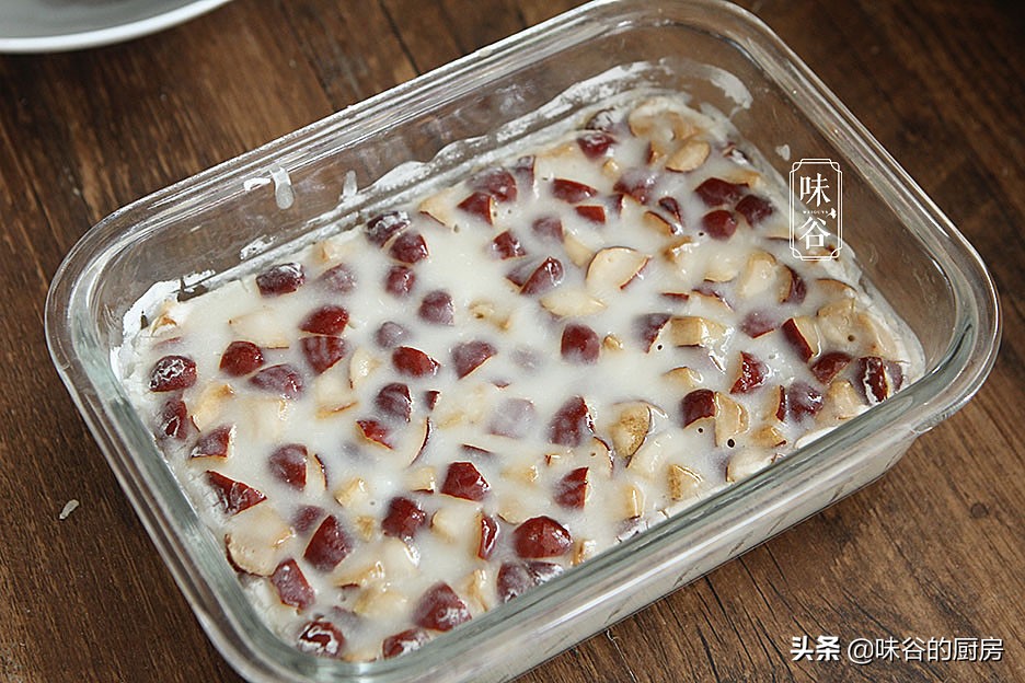 這糕點，吃一次饞一次，不用烤箱不打發，香甜軟糯，家人都愛吃