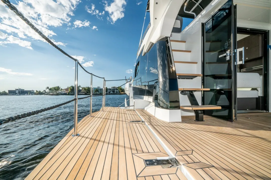 卡帝尔「Galeon 400 Fly」飞桥游艇，家庭巡航不可错过的选择