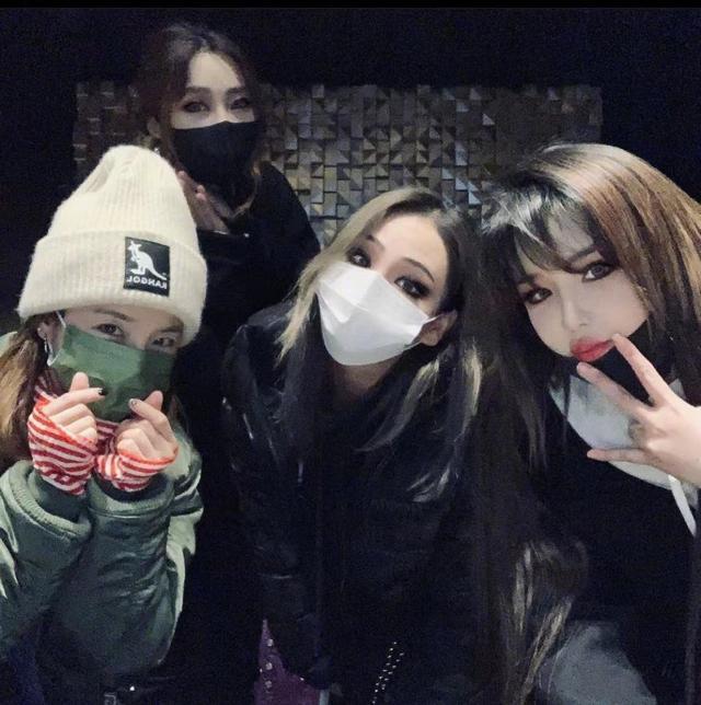 罕见|2NE1四人罕见合体为忙内庆生 CL，Dara朴春敏智