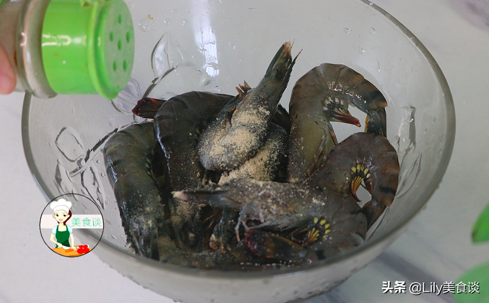 大蝦這樣吃最過癮，比水煮入味，比油炸健康，燜一燜，3分鐘出鍋