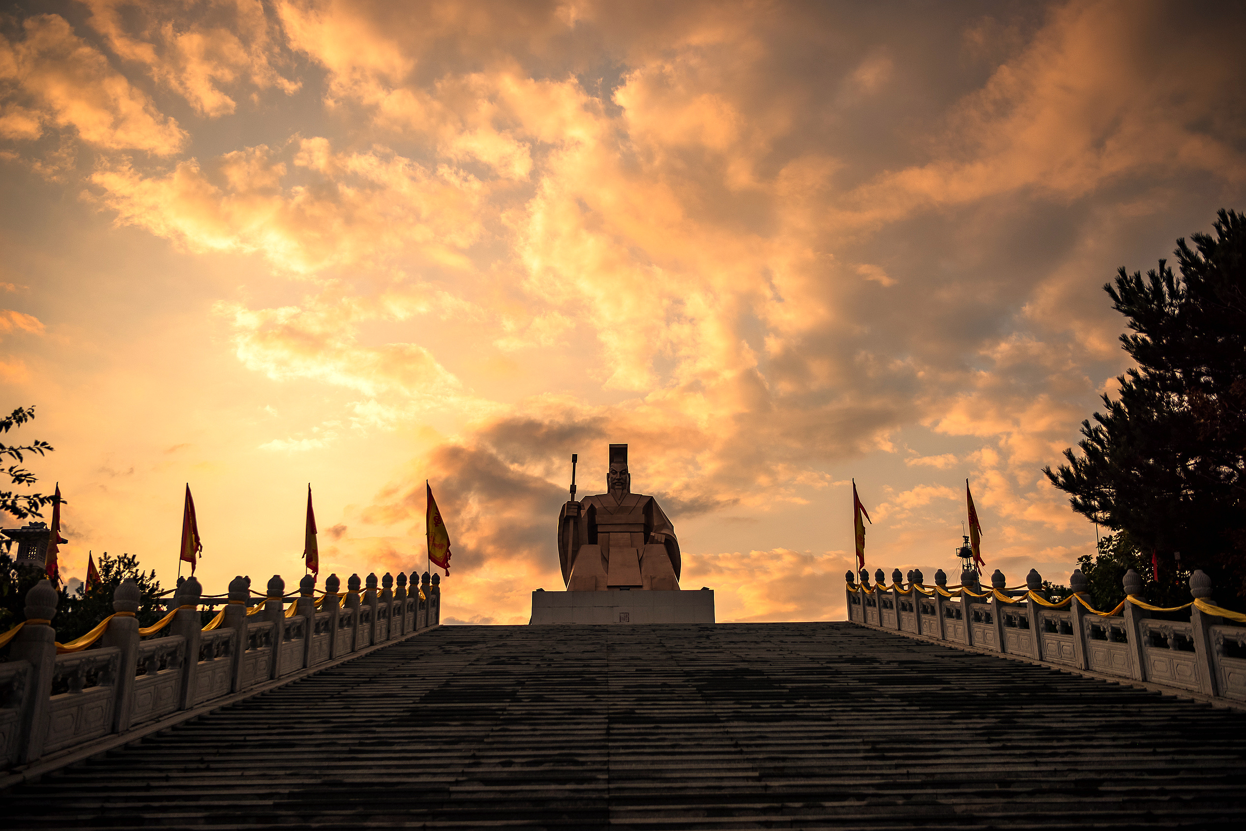 There is a viewing platform that I dare not go to, and there are more magnificent scenery