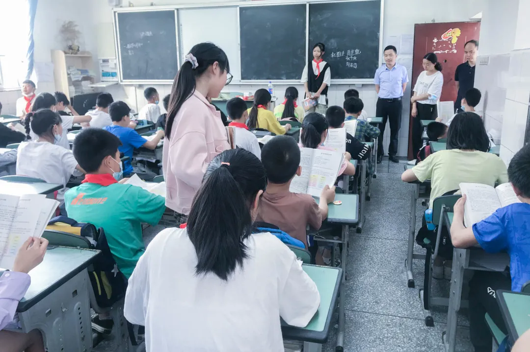 双流区黄水小学——亦师亦友双巴同携手，唯德成邻汉藏一家亲