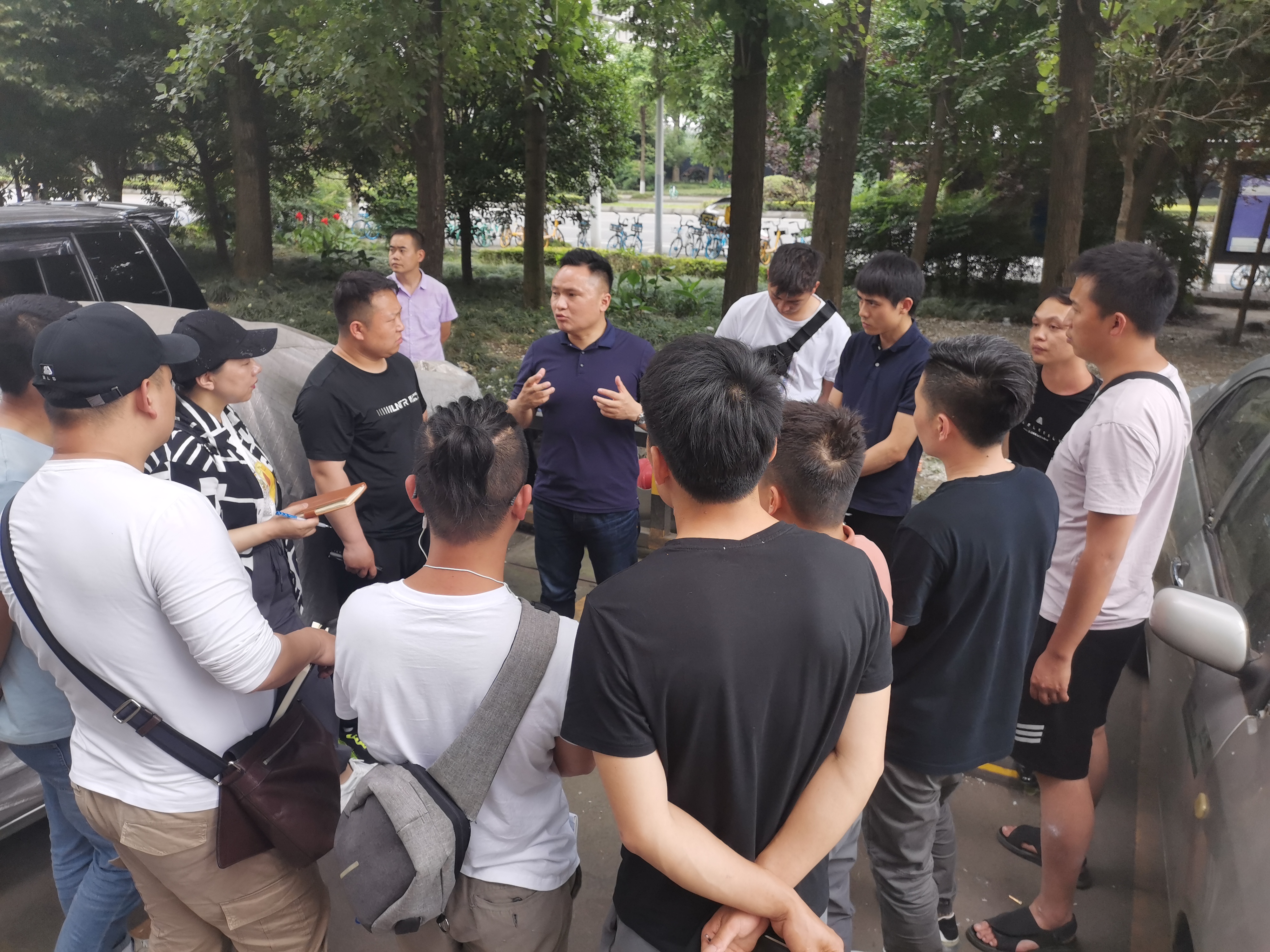 能成事的人，是保持目標，不斷地改變方法，二手車評估師加油