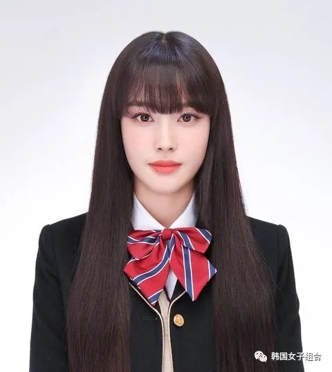 韩网友眼中,这位女团爱豆的初中、高中毕业照像变了个人