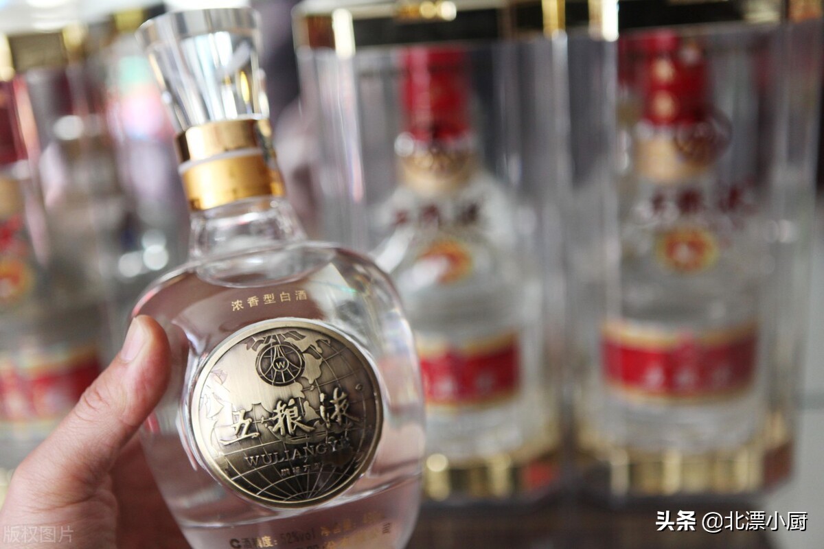 全國哪里產的白酒最好喝？中國十大白酒排行榜，看看你喝過幾種？