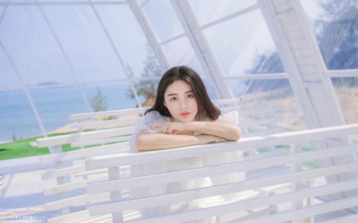 白裙少女户外照，一身白衣唯美可爱