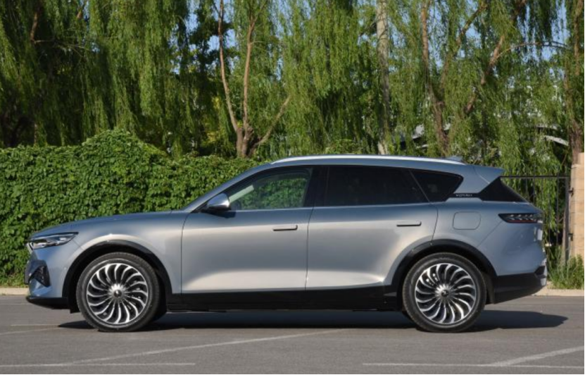 4系四门版官图发布；奔驰C级“立标”版谍照曝光