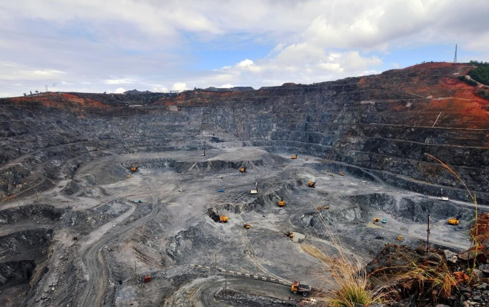 中国隐形首富，坐拥全球20多座矿山年收入超6000亿，公司还没上市