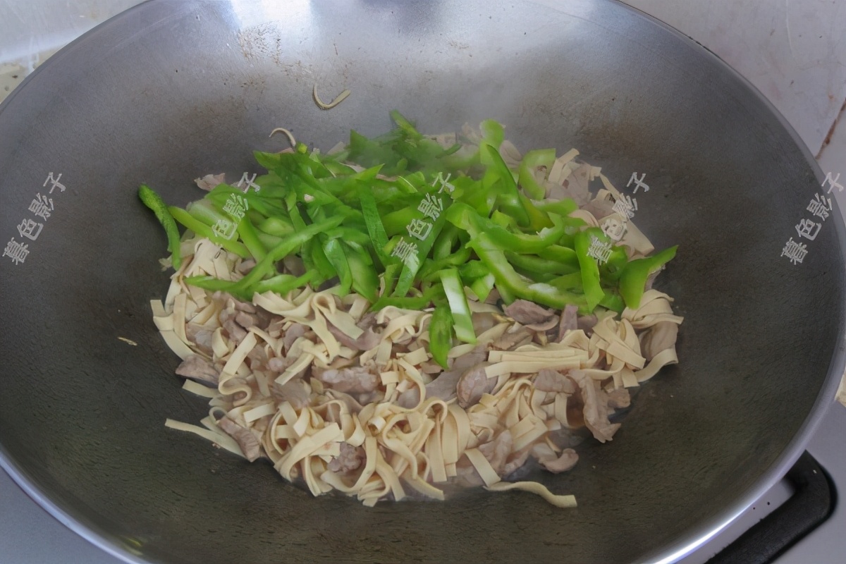 天气忽冷忽热这菜要多吃，简单小炒，劲道可口增食欲，好吃还不贵