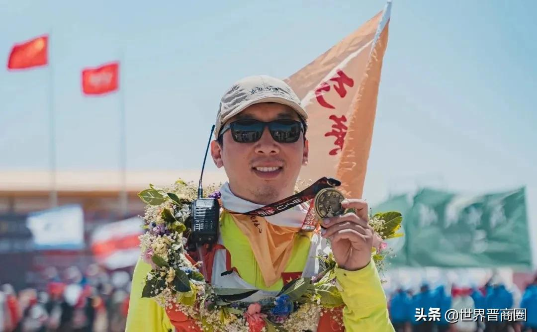 戈壁上,他们跑出竹叶青精气神