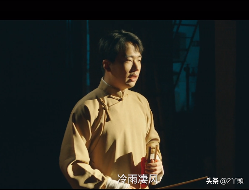 Exposure of the most beautiful positive wears Guo Qilin dash of unlined long gown is burnished emulative