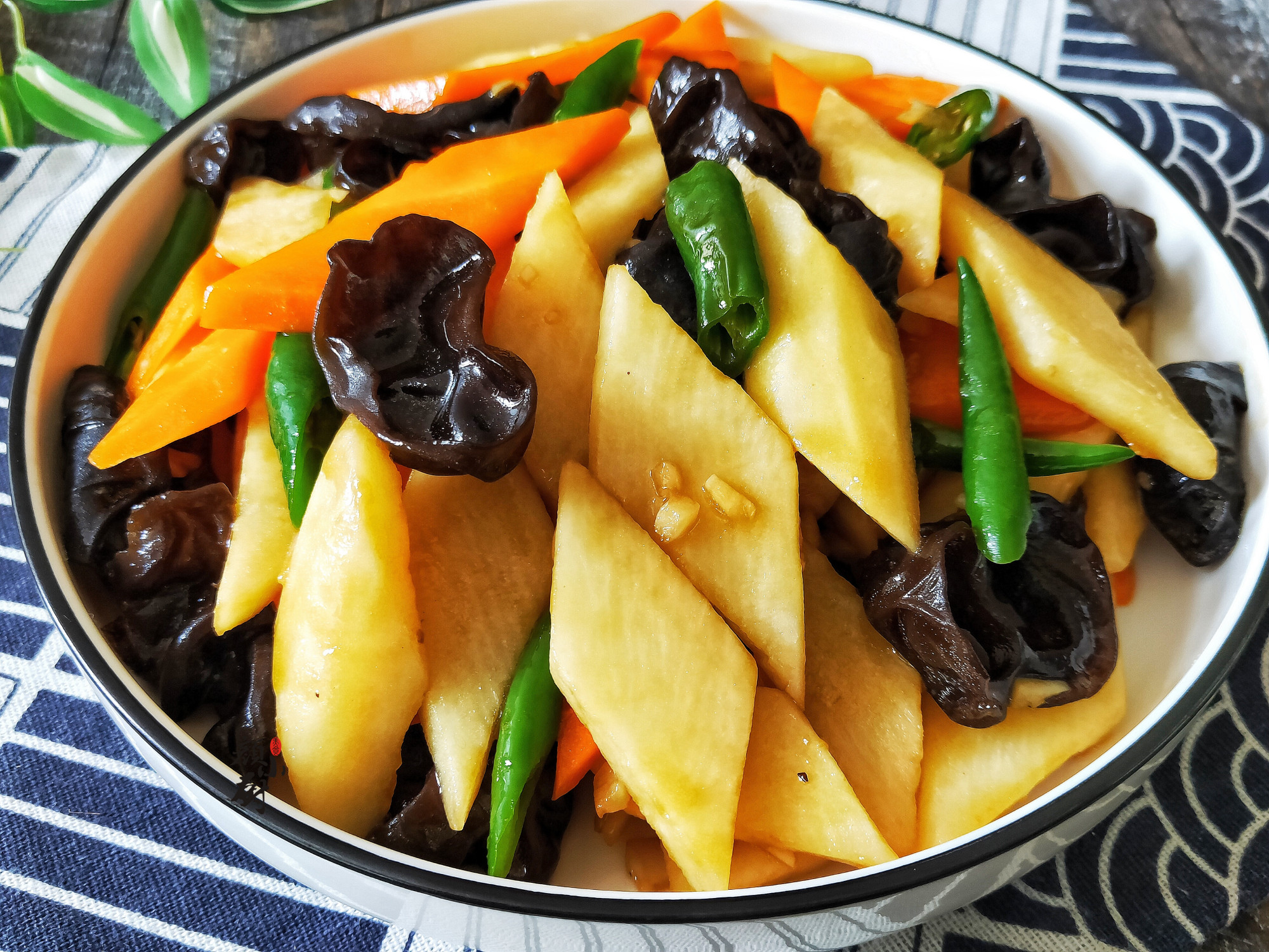 Fungus and it are a natural match. Make more for your family. Simply stir-fry, it’s more nutritious than meat.