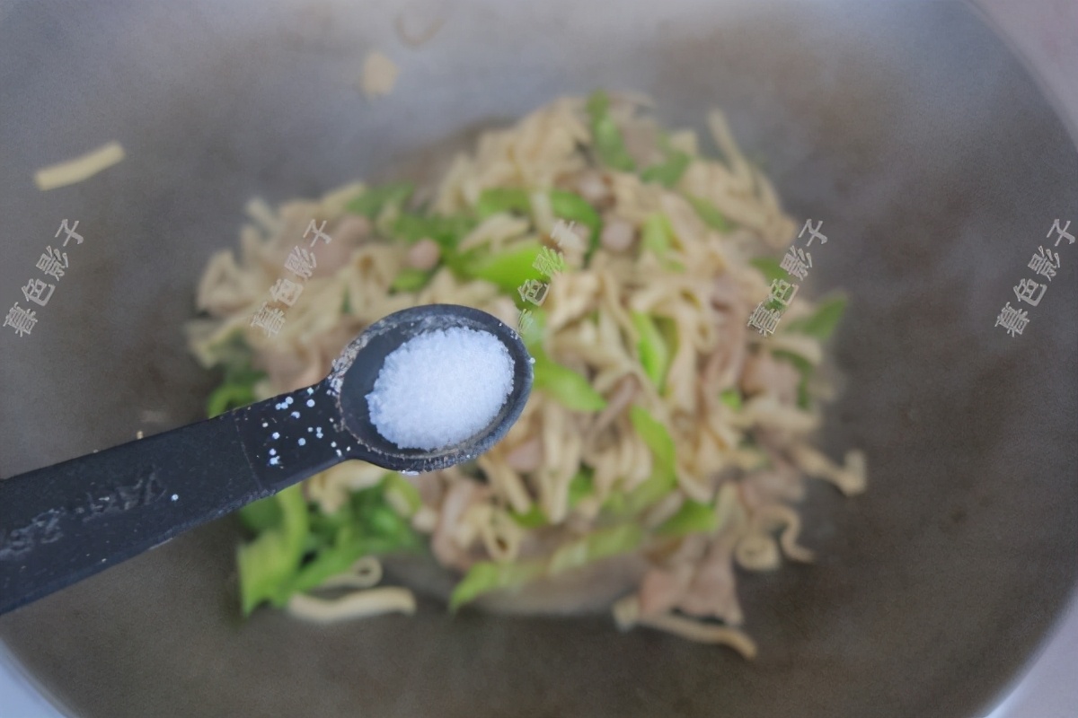 天气忽冷忽热这菜要多吃，简单小炒，劲道可口增食欲，好吃还不贵