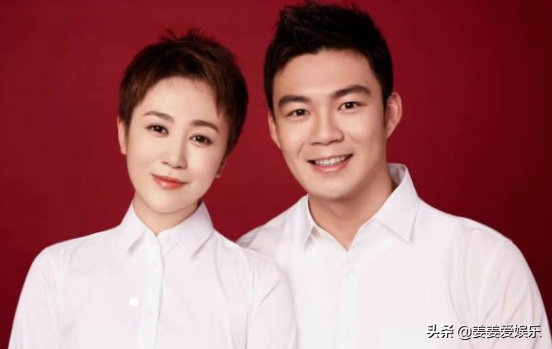 同样是结婚照，别人都化淡妆穿白衬衣，看到p