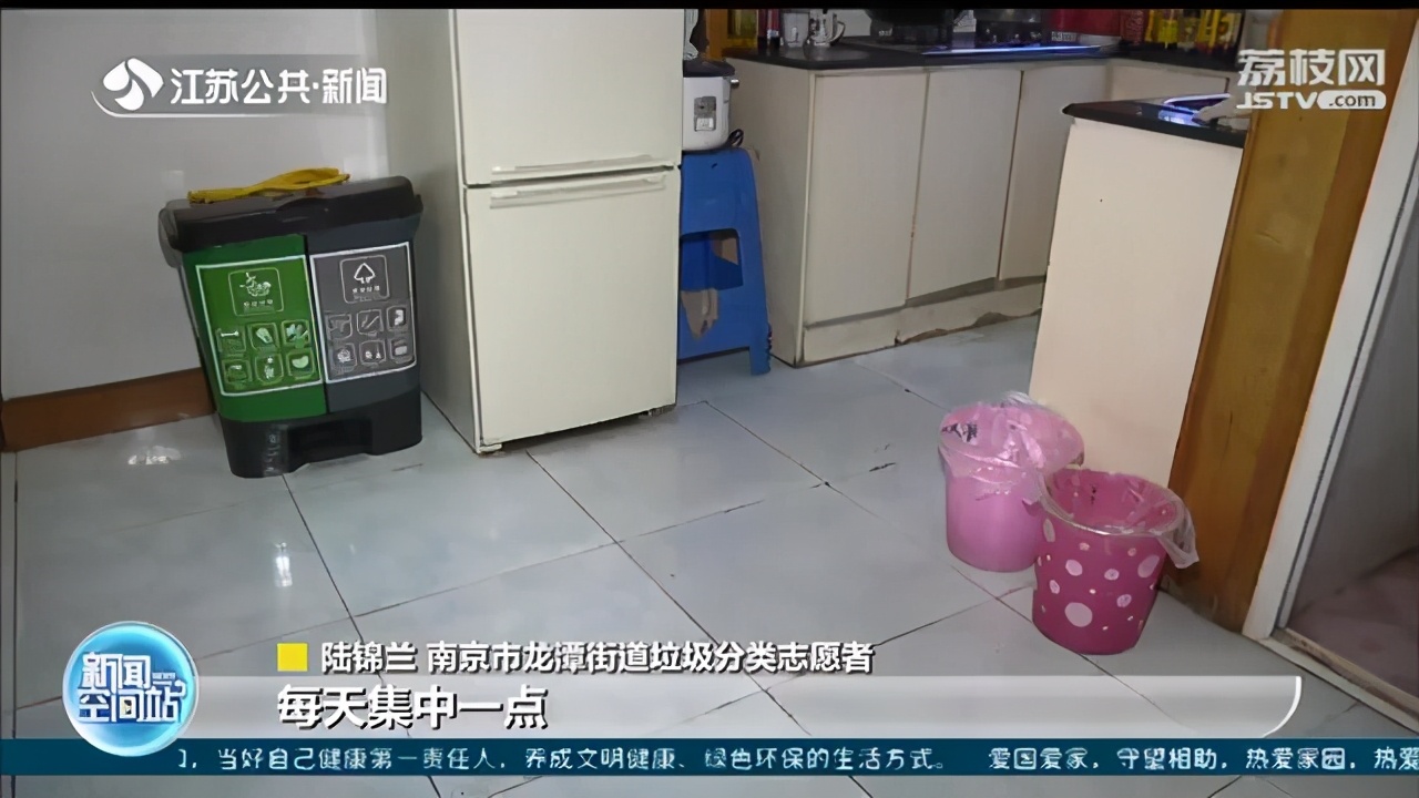 垃圾分类后，行动不便老人倒垃圾怎么不？不要怕！志愿者上门入户服务