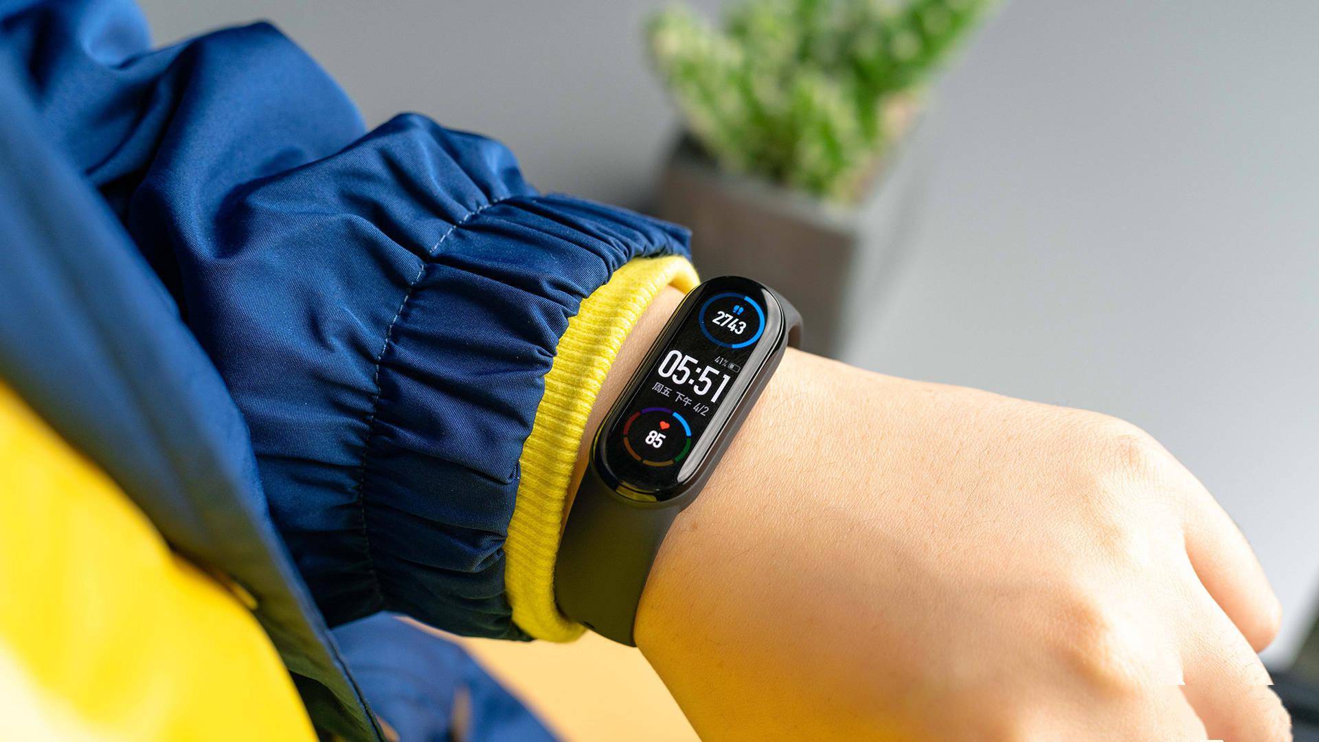 Купуй по розуму: знижки на Xiaomi Mi Band 6, камеру YI Dome U та зарядку KUULAA Qi – фото 1