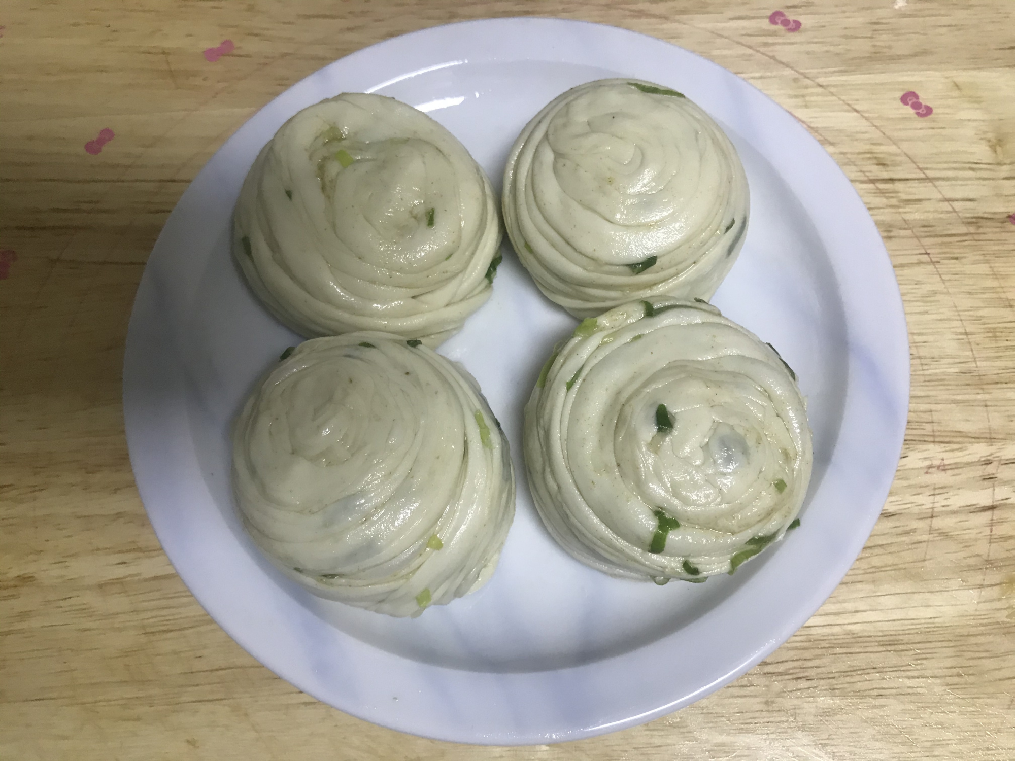 蔥花餅好吃的做法，一抻一卷，柔軟筋道，香酥多層，簡單還好吃