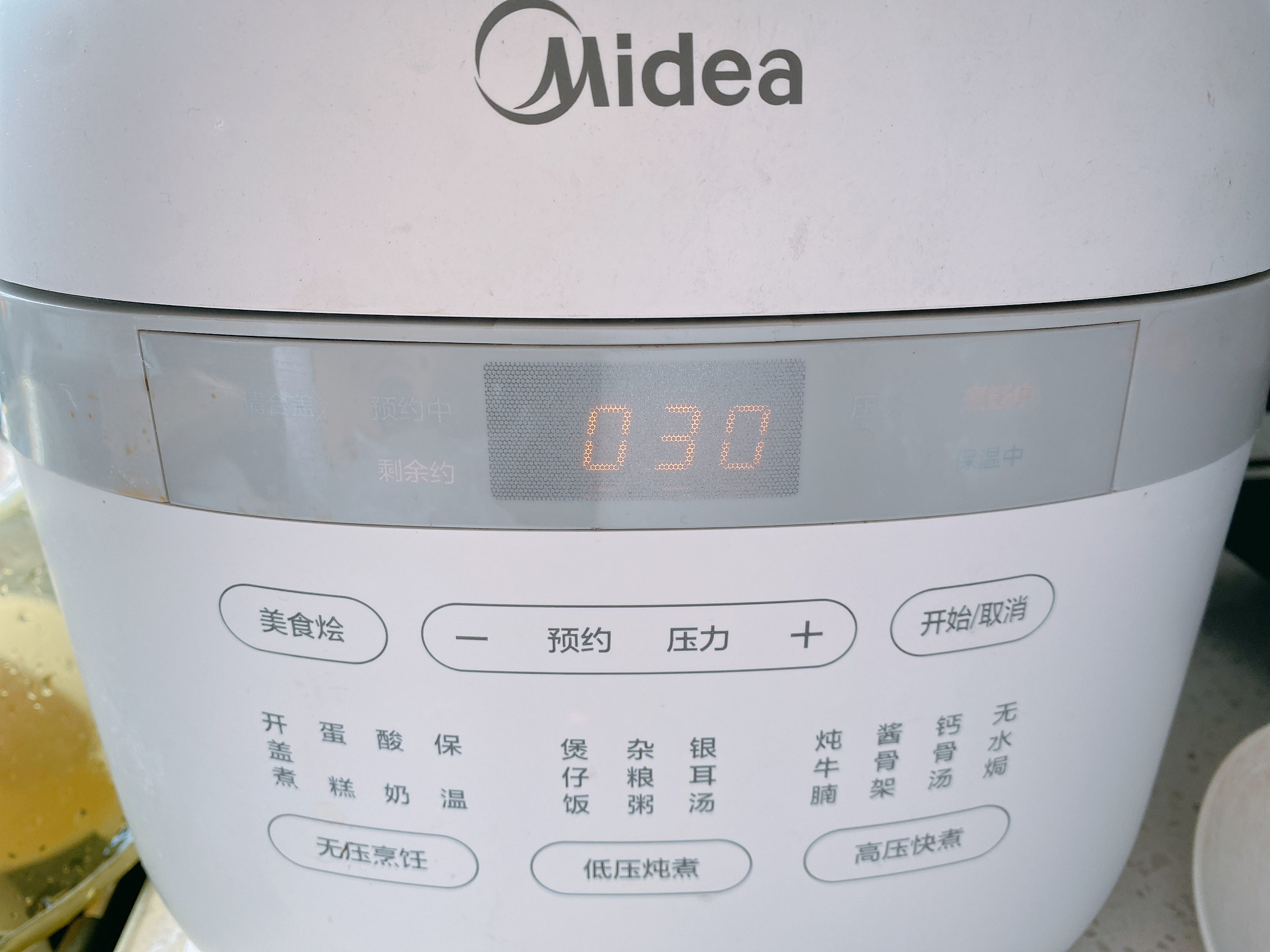 入秋后天气干燥，试试这款润肺降火的甜汤，软糯香甜，安稳度秋