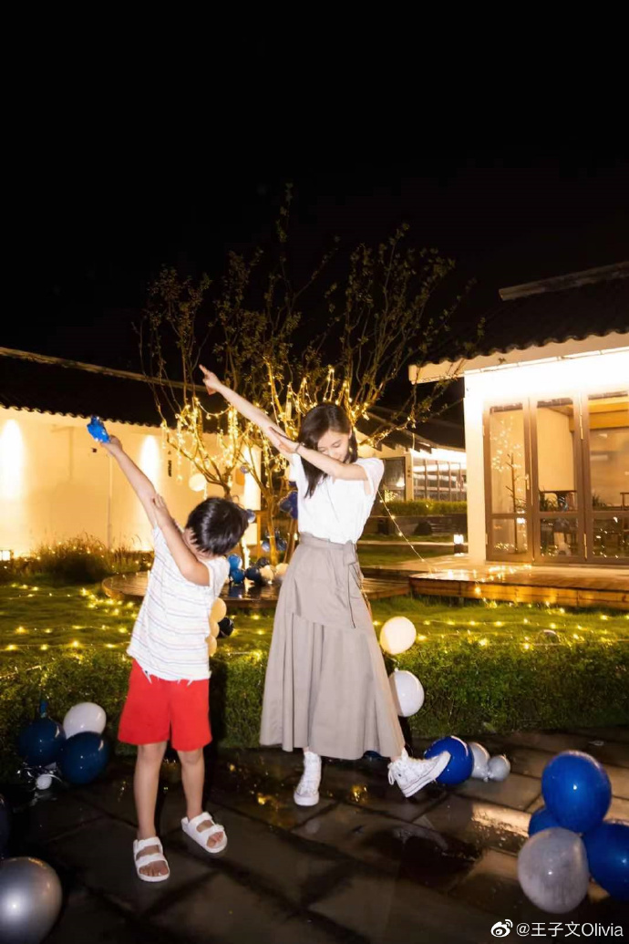 Be together really? Appointment of princely article Wu Yongen sends a rose to play piano, hug kiss is sweet scamper screen