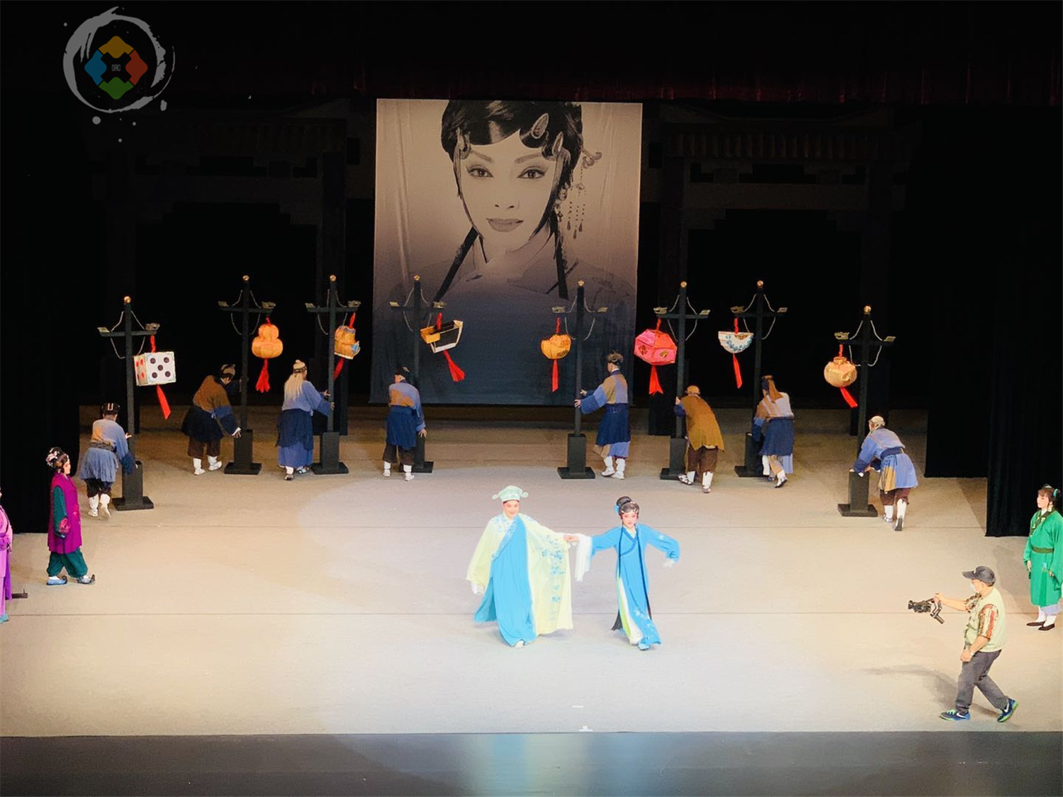 中国传统戏曲是“濒危物种”？重庆川剧砥砺前行，票价越来越便宜