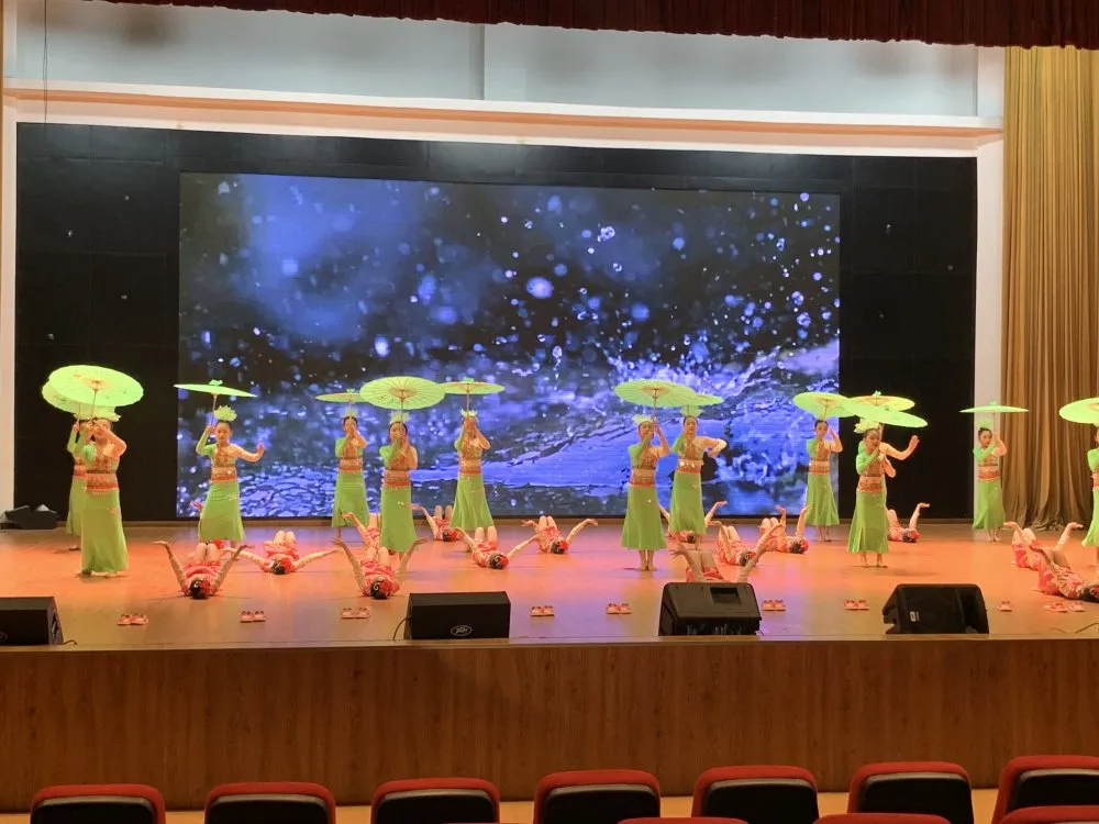 “踩雨水”踏舞步——双流区彭镇小学舞蹈社团参加区艺术节比赛