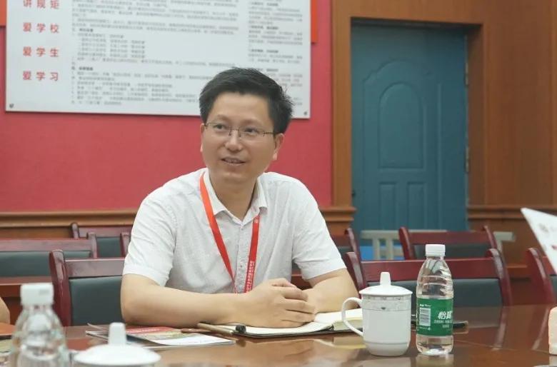 学校校长荣获宁乡市民办教育功勋奖，学校荣获民办教育先进集体