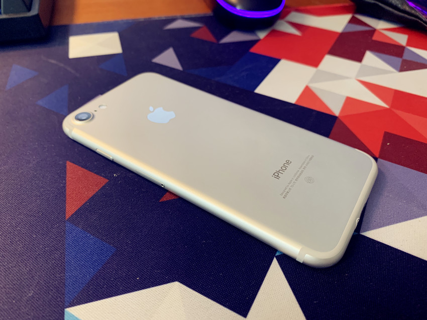 小屏手機還能買什么？兩千多元的iPhone 7手機開箱感受