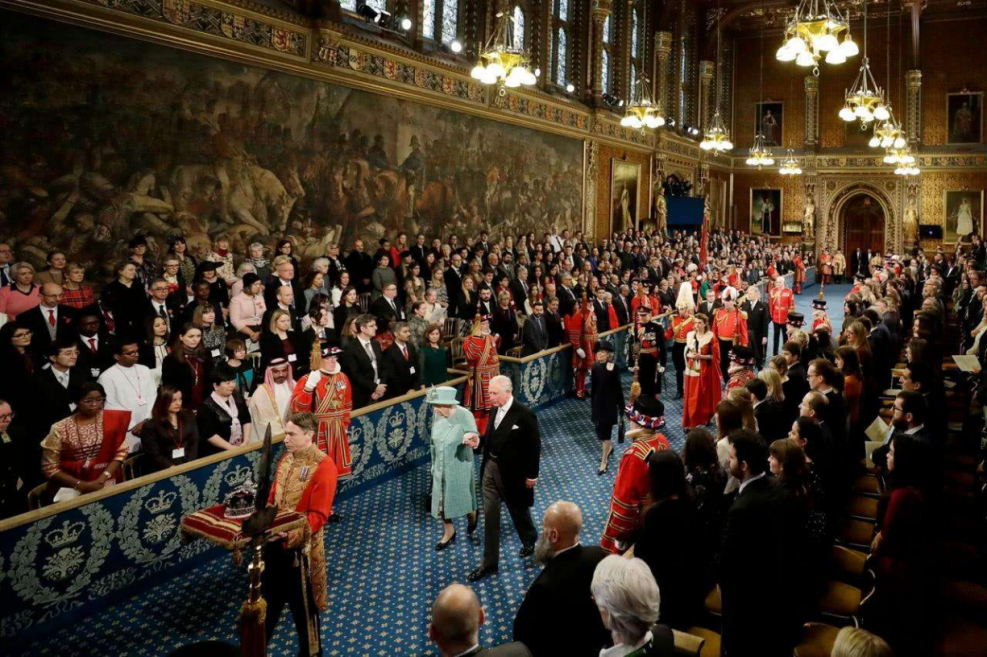 英国人要为前殖民地出头？派航母对中国耀武扬