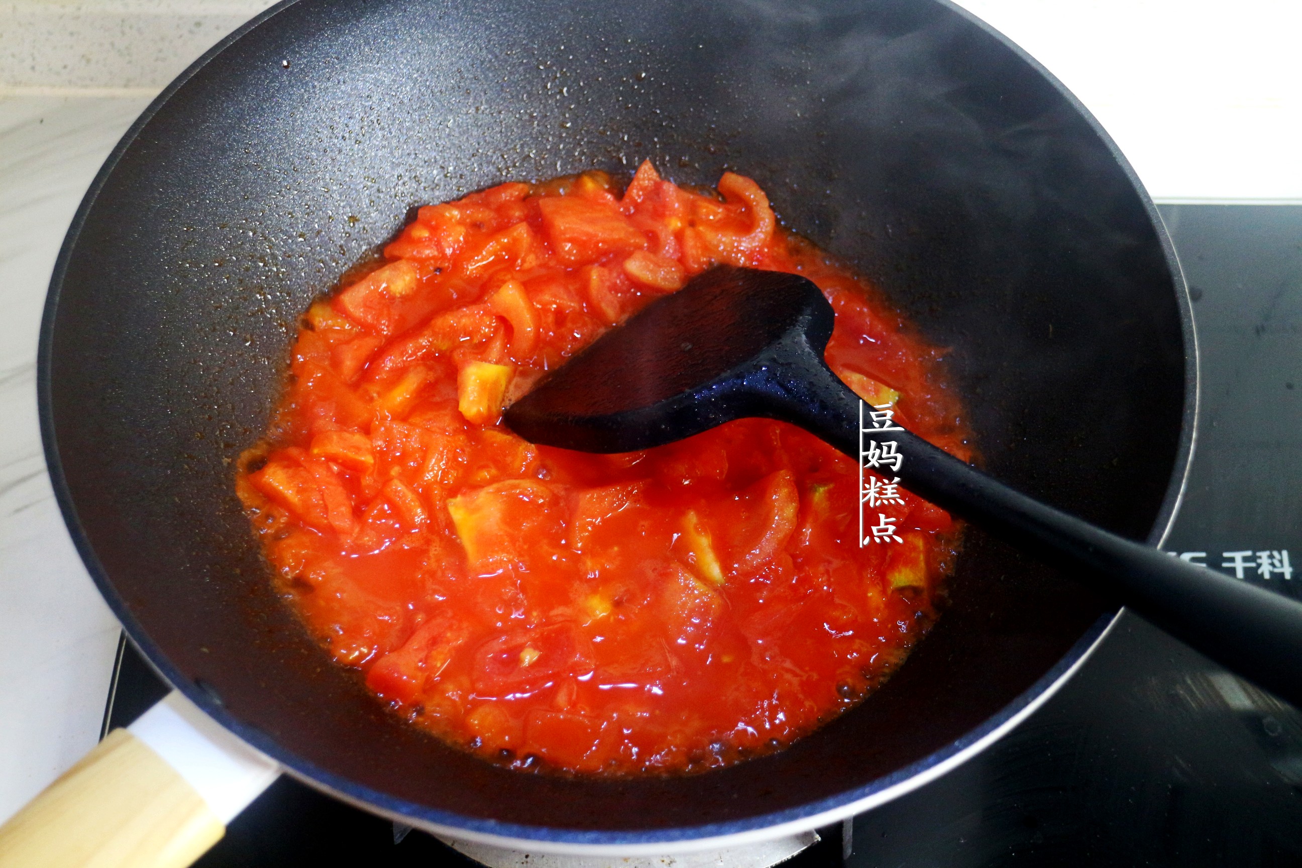 天冷了，用西紅柿煮蔬菜濃湯，酸香開胃，兒子每次2大碗