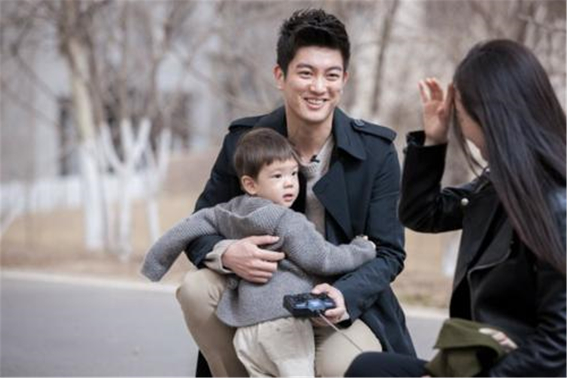 杜江兒子“嗯哼”整容式長大，外貌變化不算啥，情商更令人折服