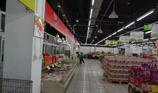 「零售」华润万家败走北京，捆绑出让三家门店全部股权