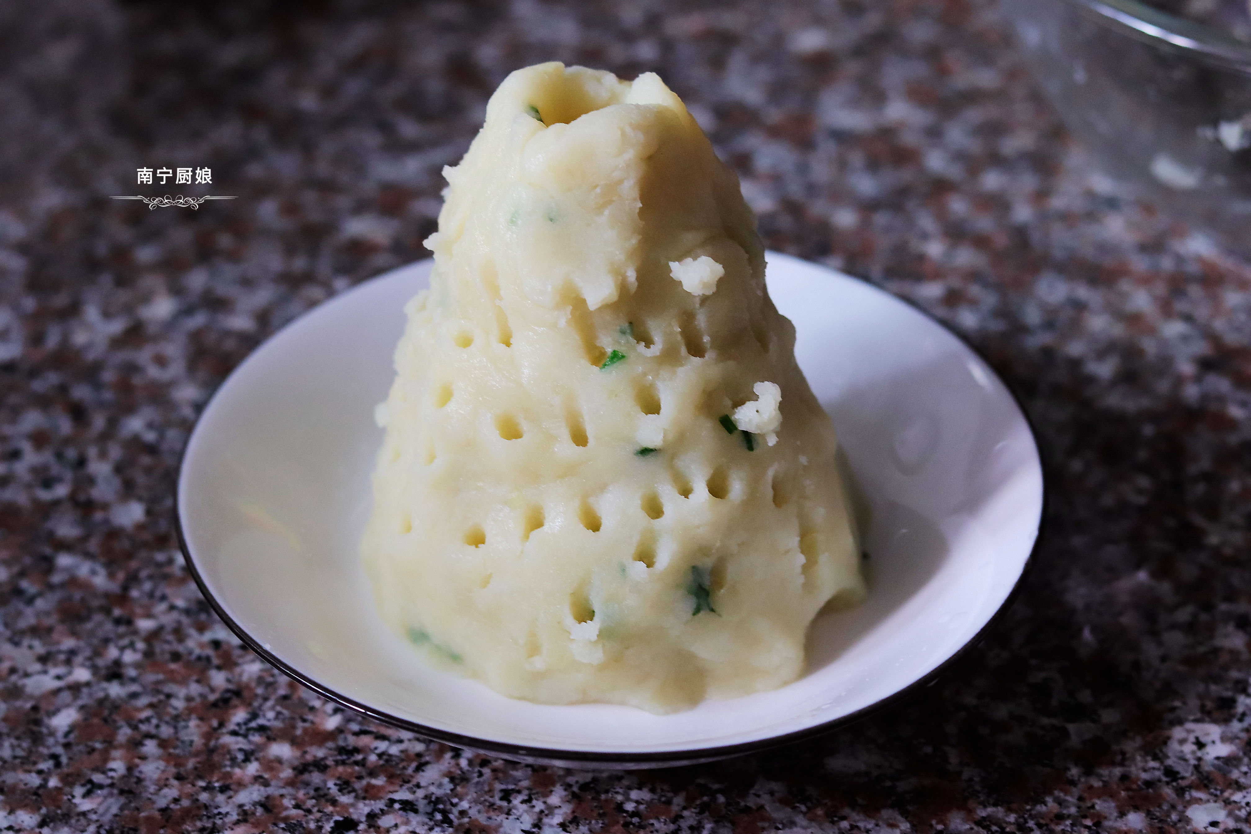 自从我把土豆做成了“火山”，家里小孩就再也不挑食了，太好吃了