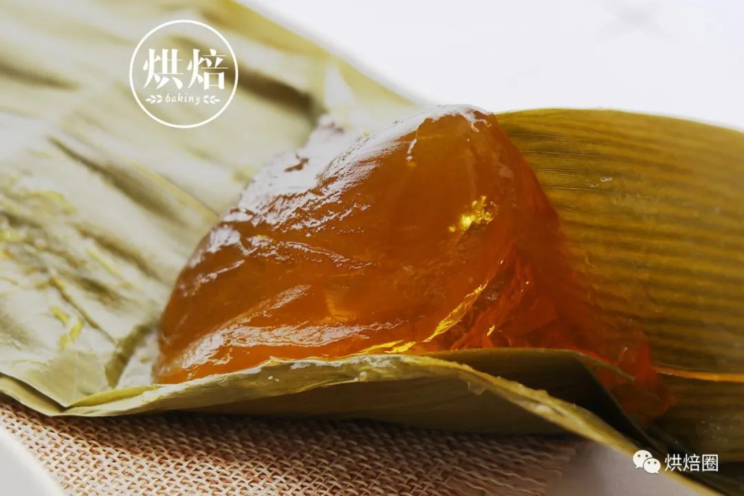看起来一个能卖一百的水晶粽 实际上是做月饼剩下的糖浆做的