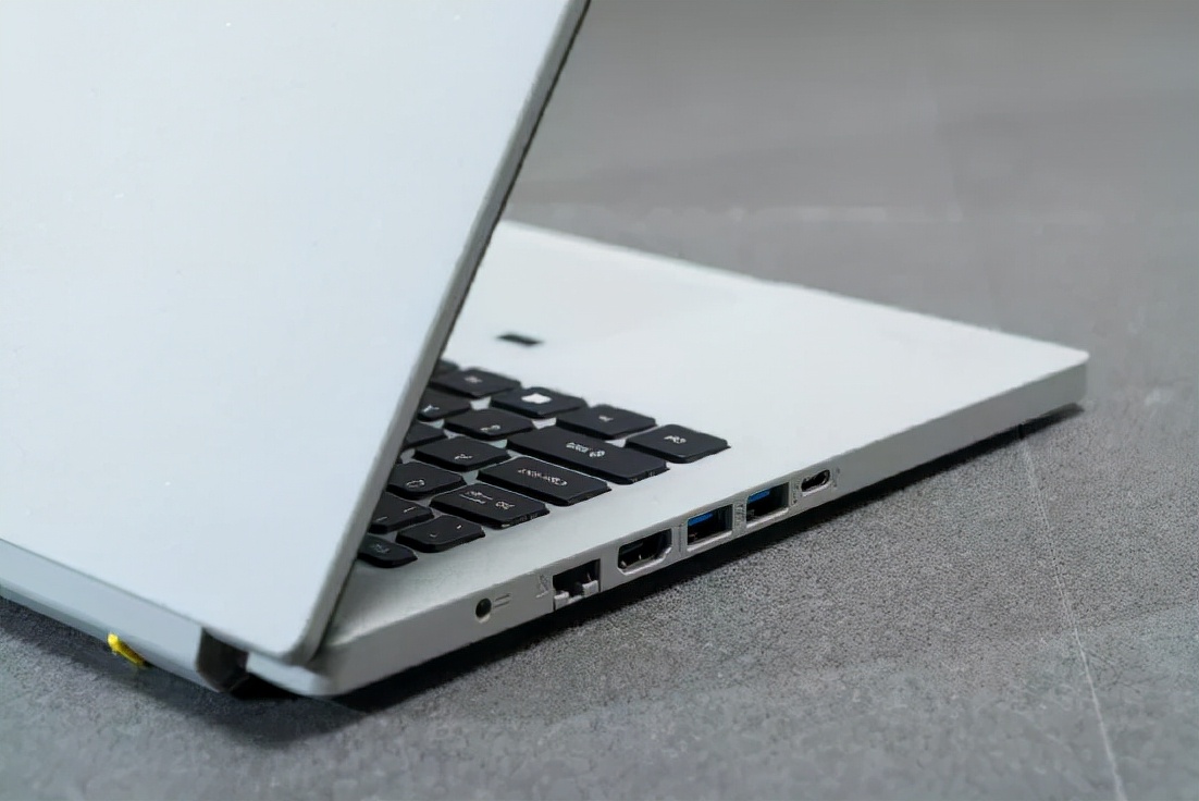 造型相当有特色：首款Win11酷睿环保本宏碁蜂鸟·未来测评