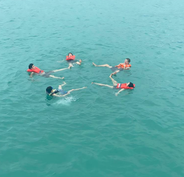 李诞黑尾酱感情生变？两人公司注销惹争议，3个