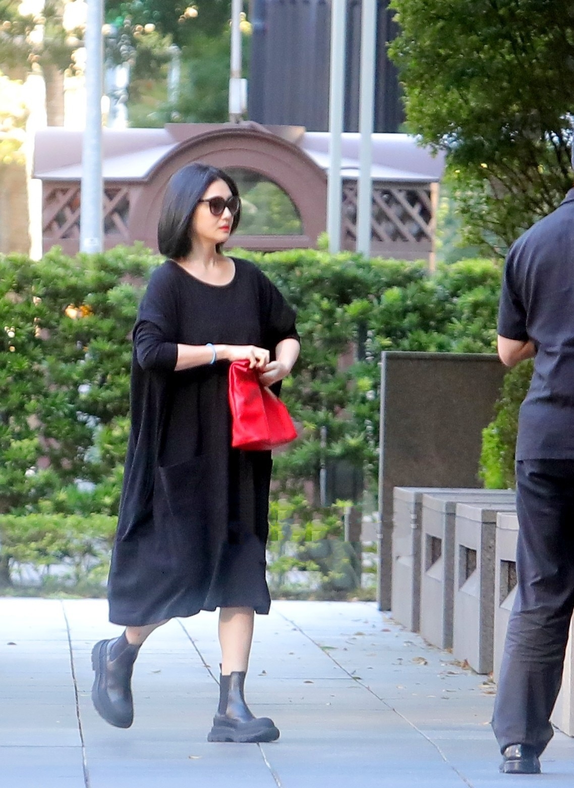 大小s久違同框，姐妹倆剪同款髮型笑容相似，越來越像雙胞胎