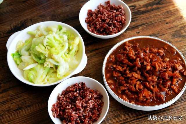 A favorite dish since I was a child, as long as 1 onion and 1 pork, it’s easy to make and eat. It’s so delicious